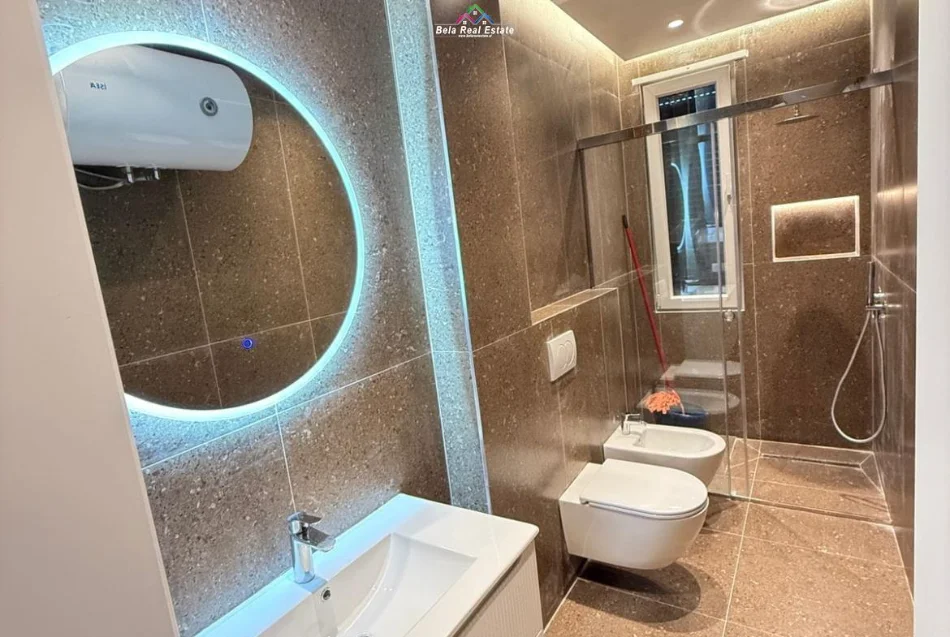 Tirane, shitet apartament 2+1 Kati 5, 84 m² 235.000 € (prane Maternitetit te Ri)