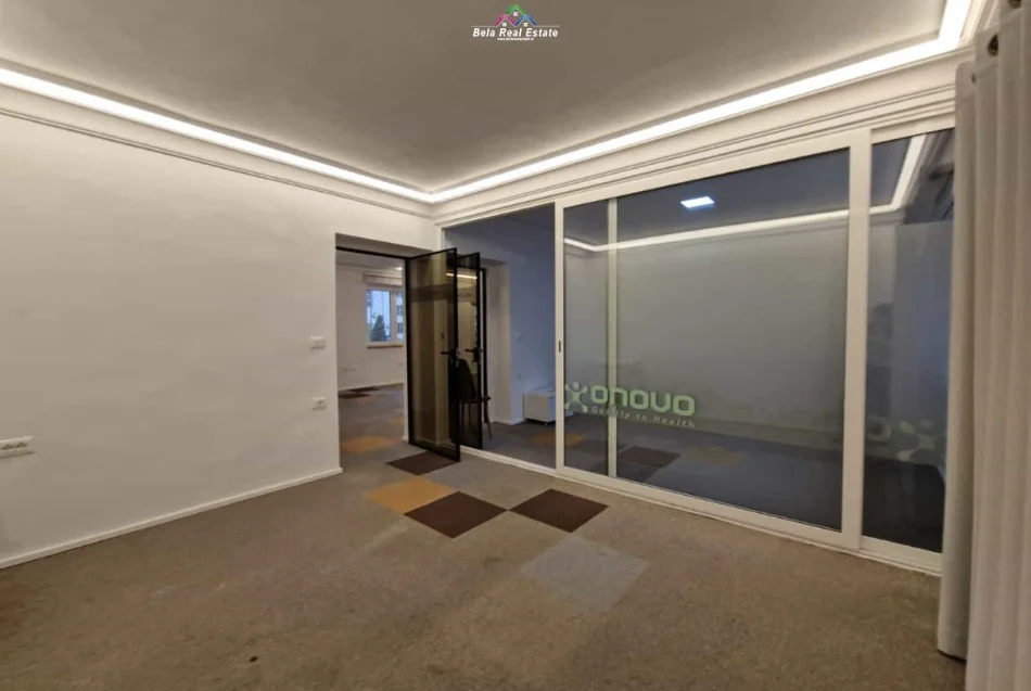 Tirane, jepet me qera zyre Kati 2, 130 m² 1.420 € (mbrapa ambasades Kineze)