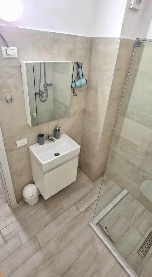 Durres, shitet garsonier 1+1 Kati 5, 37 m² 67.000 € (rruga pavarsia)