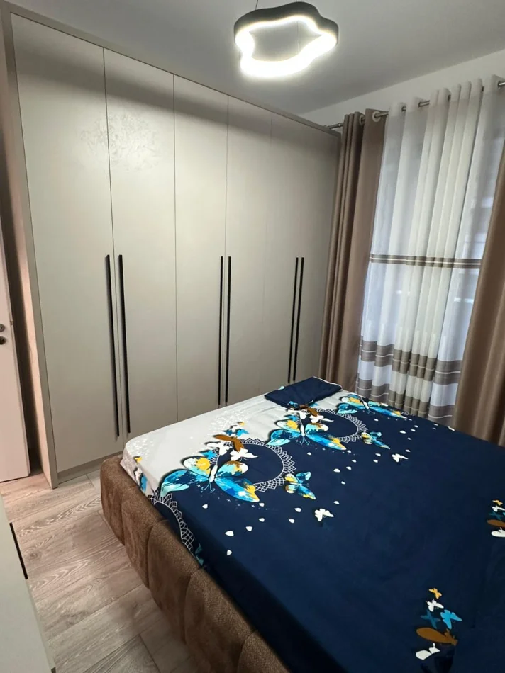 Tirane, jepet me qera apartament 1+1 Kati 4. 550 €