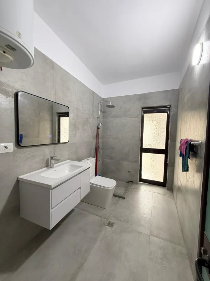 Tirane, jepet me qera apartament 2+1 , 85 m² 600 € (Don Bosko)