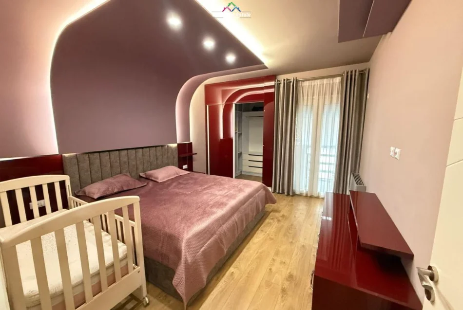 Tirane, jepet me qera apartament 2+1 Kati 2, 95 m² 900 € (prane gjimnazit partizani)