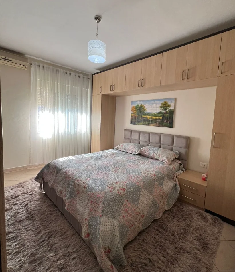 Tirane, jepet me qera apartament 2+1 , 80 m² 650 € 