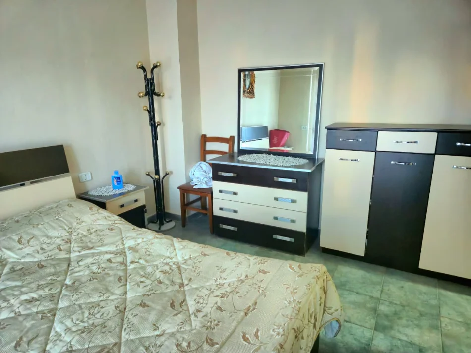 Tirane, jepet me qera apartament 1+1+Ballkon Kati 2, 60 m² 450 € (Laprake)