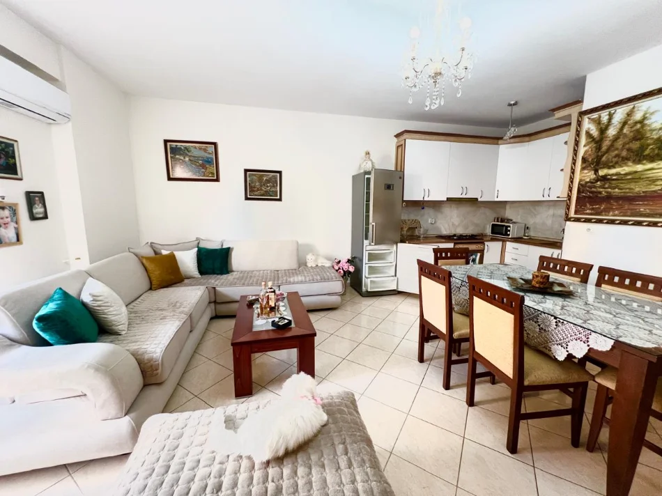 Vlore - Lungomare, shitet apartament+verande | Penthouse 2+1 Kati 3, 231 m² 250.000 € (Rruga Kosova, Skele, Vlore)