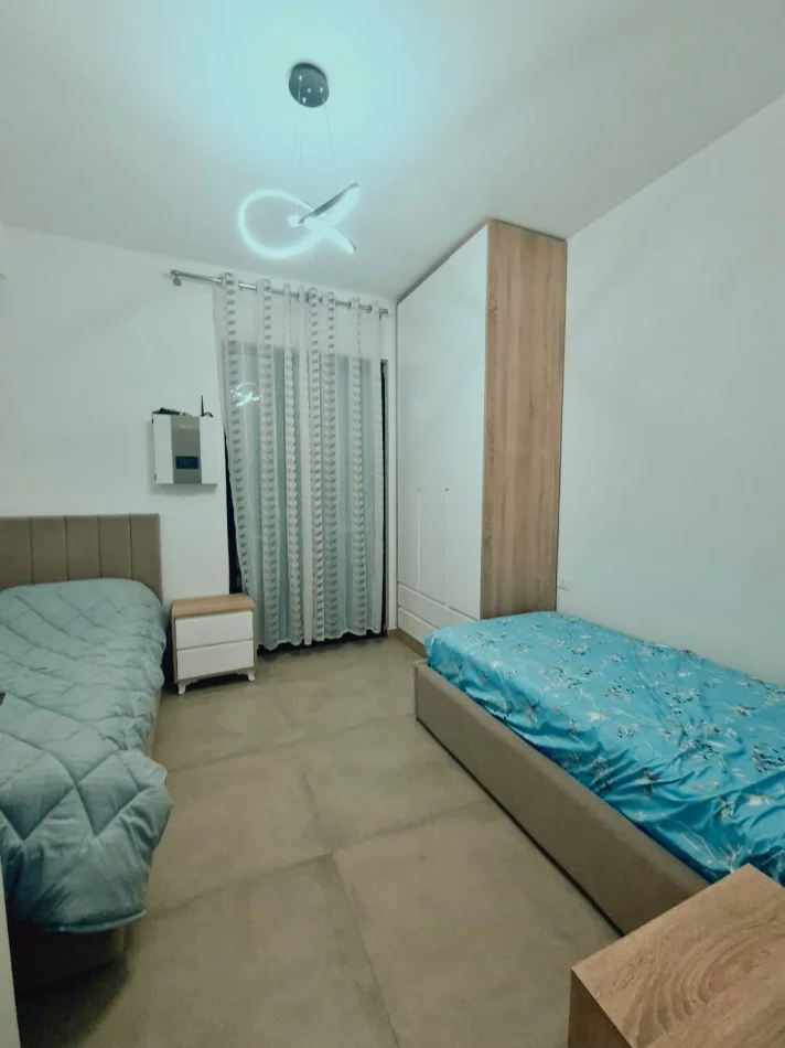 Tirane, jepet me qera apartament 2+1+Ballkon Kati 9, 117 m² 650 € (Rurga e DIbres)