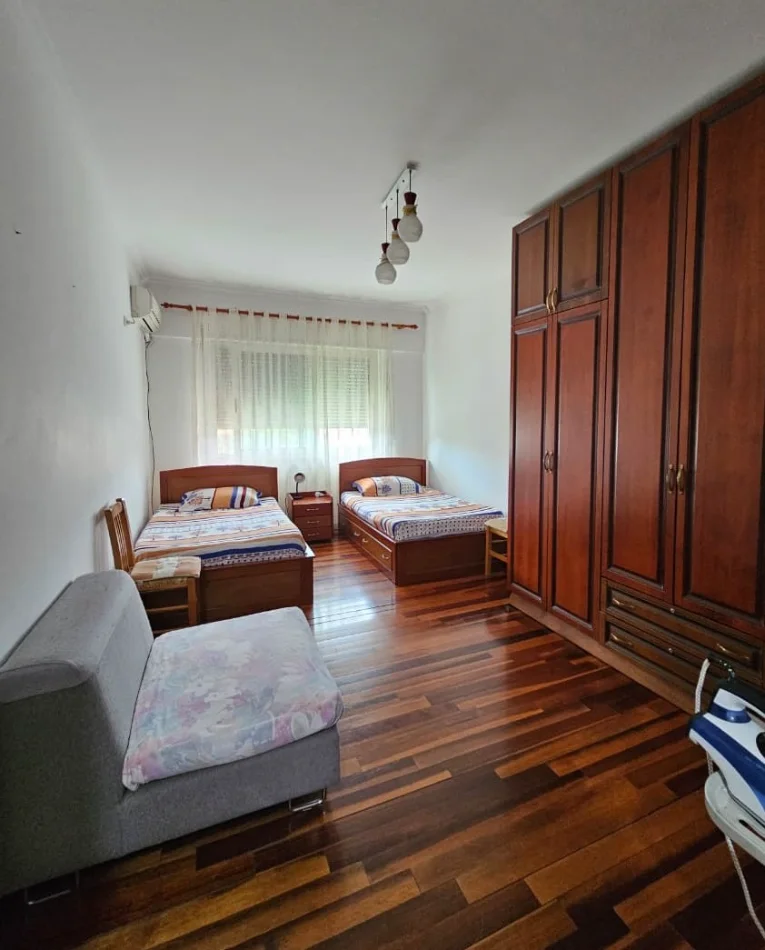 Tirane, jepet me qera apartament 2+1+Ballkon , 110 m² 650 € 