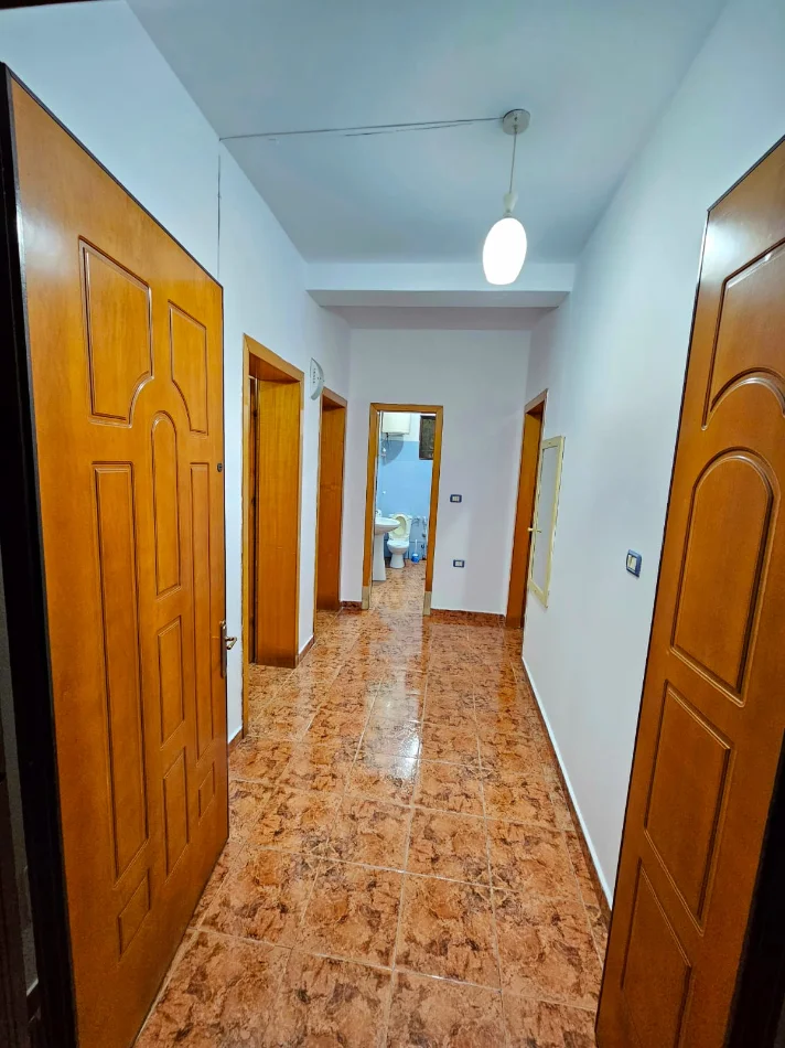 Tirane, jepet me qera apartament 2+1+Ballkon Kati 1, 100 m² 430 € (Astir)