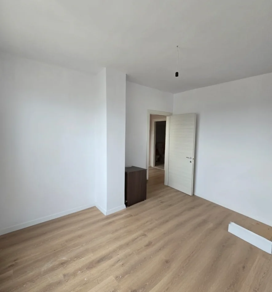 Tirane, shitet apartament 2+1+Ballkon , 200 m² 170.000 € 