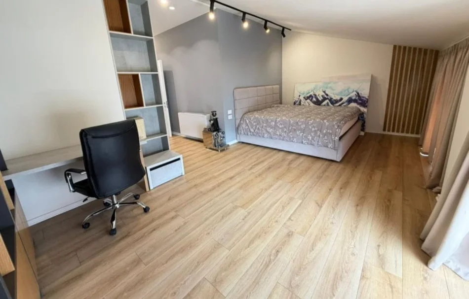 Tirane, jepet me qera apartament 1+1 Kati 3, 200 m² 1.500 € (Teg)