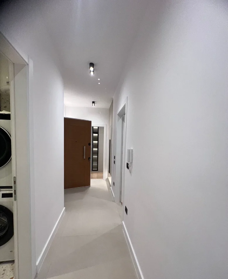 Tirane, jepet me qera apartament 2+1 Kati 1, 85 m² 1.000 € (Rruga Xhanfize Keko)