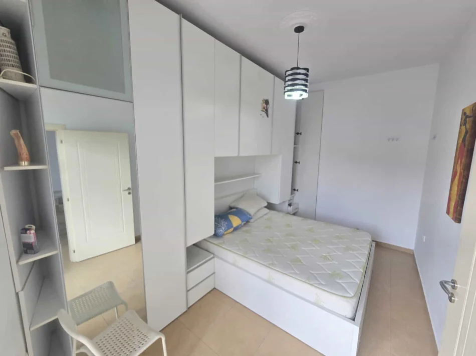 Tirane, jepet me qera apartament 1+1+Ballkon Kati 3, 65 m² 500 € (tregu elektrik)