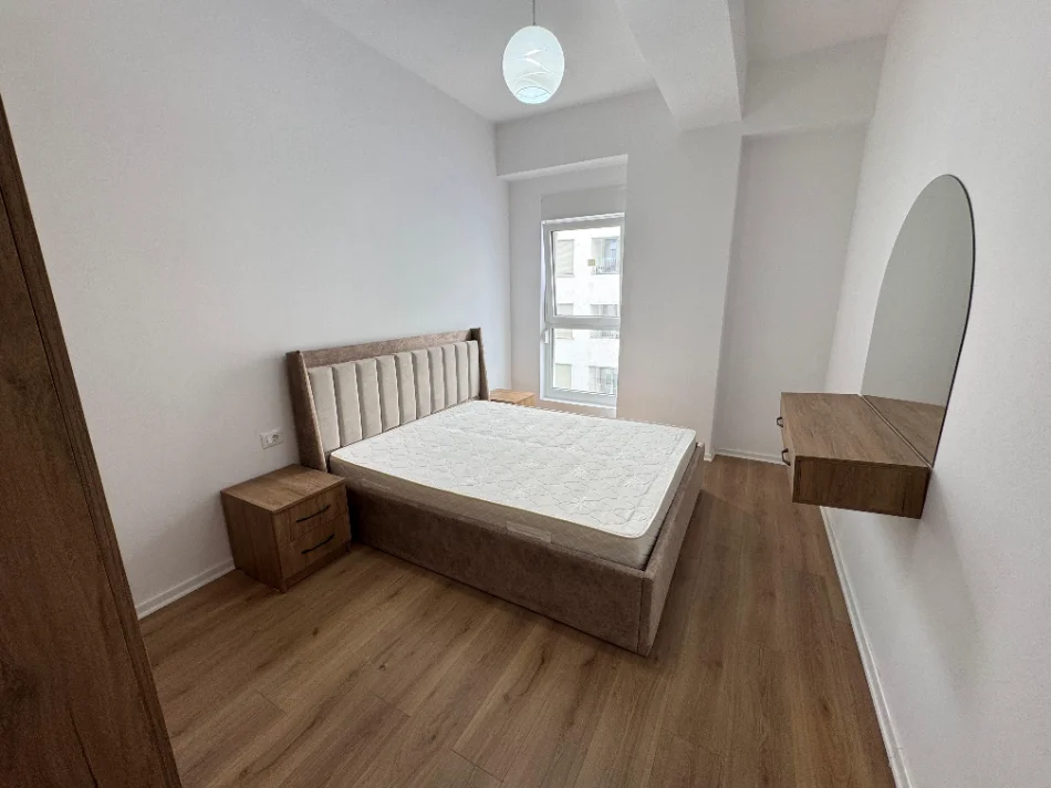 Tirane, jepet me qera apartament 1+1+Ballkon Kati 4, 63 m² 390 € (Ali Demi)