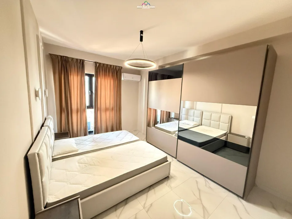 Tirane, jepet me qera apartament 3+1+Ballkon Kati 15, 130 m² 1.500 € (21 Dhjetori, rruga e Kavajes, Tirana Garden Building)