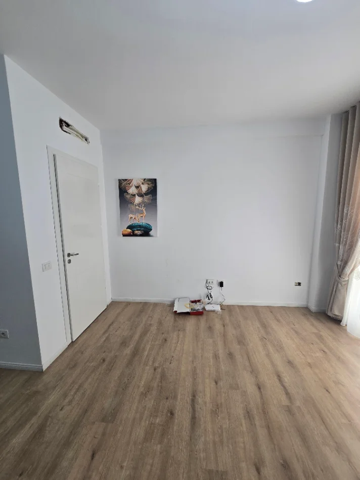 Tirane, shes apartament 1+1 Kati 3, 74 m² 139000(Rruga e Dajtit)