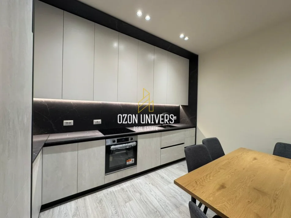 Tirane, jepet me qera apartament 2+1+Ballkon Kati 8, 114 m² 1.500 € (Kompleksi Delijorgji, Rruga e Kavajës)