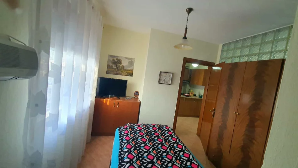 Tirane, jepet me qera apartament 1+1 Kati 8, 40 m² 370 € (5 Maji)
