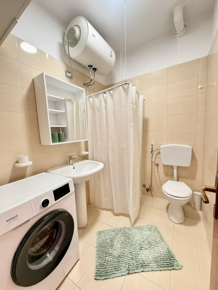 Tirane, jepet me qera apartament 2+1+Ballkon , 80 m² 650 € (Rruga e Durrësit)