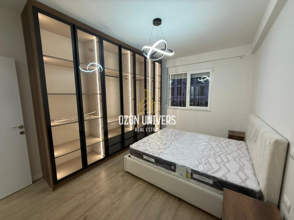 Tirane, jepet me qera apartament 1+1+Ballkon Kati 1, 67 m² 800 € (Komuna e Parisit)