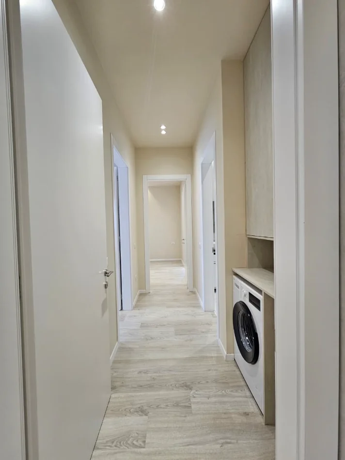 Tirane, jepet me qera apartament 2+1+Ballkon Kati 7, 116 m² 1.500 € (Kompleksi Delijorgji)