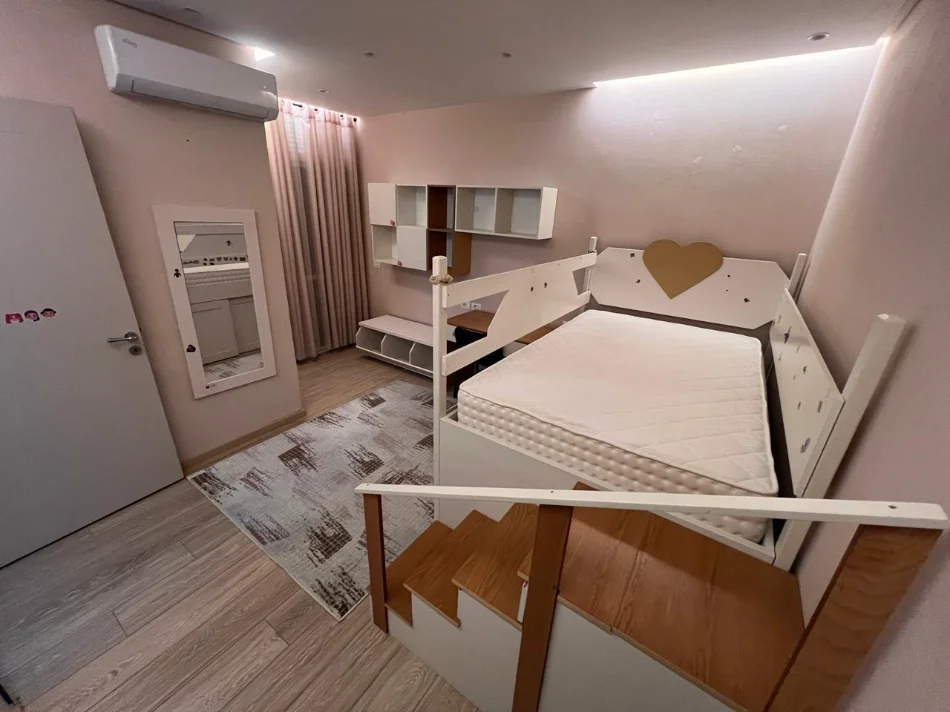 Tirane, jepet me qera apartament 2+1+Ballkon , 106 m² 550 € (Astir)