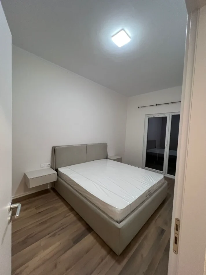 Tirane, jepet me qera apartament 1+1+Ballkon Kati 8, 66 m² 550 € (Laprake/Rr.Dritan Hoxha)