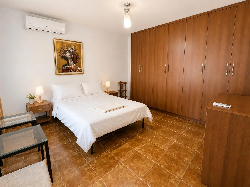 Tirane, jepet me qera 2+1+Ballkon , 159 m² 550 € (Rruga Naum Veqilharxhi, pranë Venue Bar)