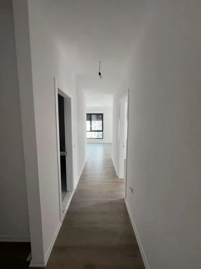 Tirane, jepet me qera zyre Kati 2, 103 m² 800 € (xhanfize keko)