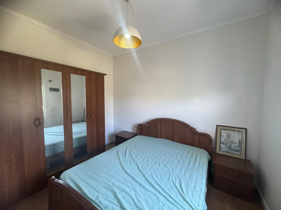 Tirane, jepet me qera apartament 1+1+Ballkon , 60 m² 400 € (Selite e Vogel ( afer uni Marin Barleti))