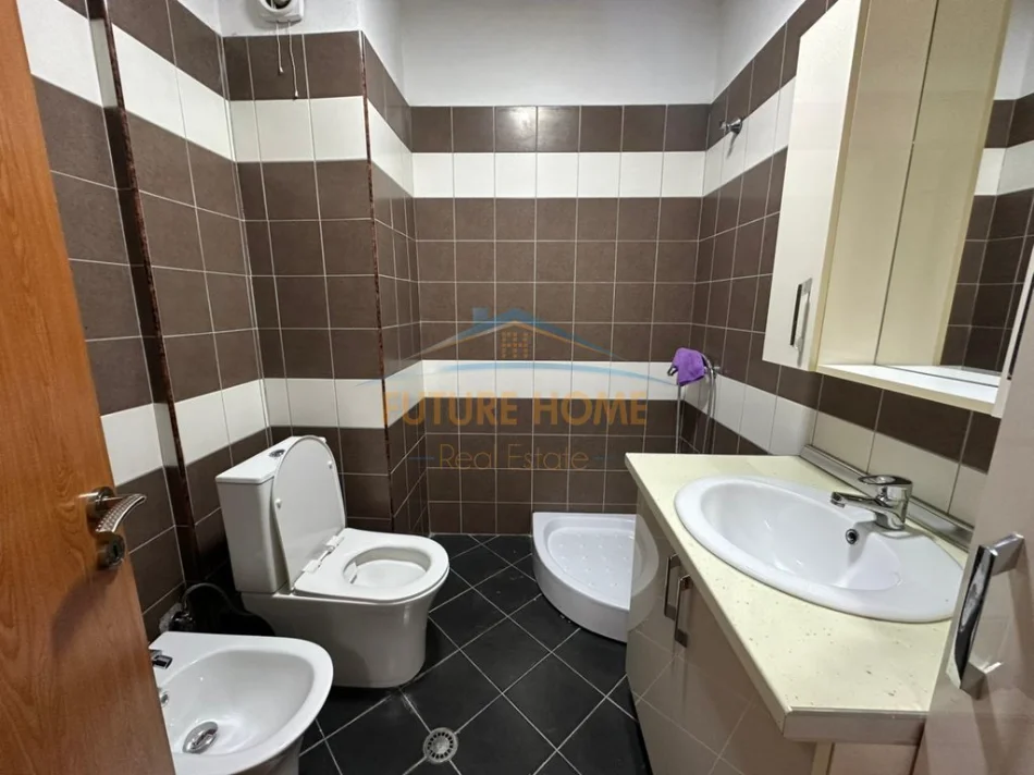 Tirane, shitet apartament 1+1 Kati 5, 73 m² 120.000 € (Unaza Re)