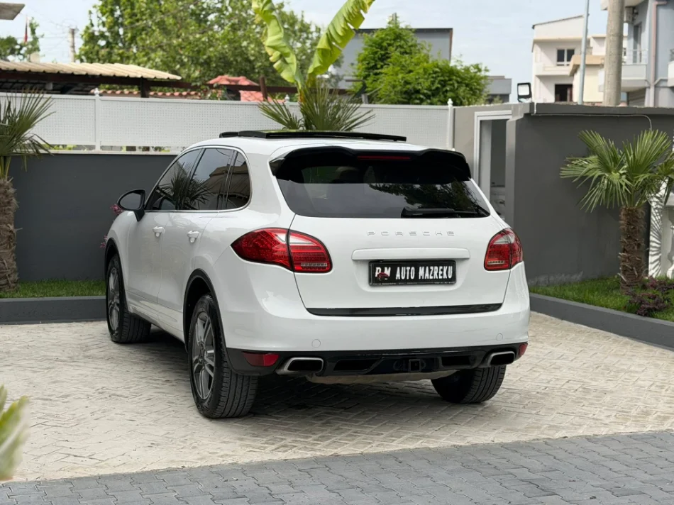 Fier, shes makine PORSCHE CAYENNE-3.0 DIESEL-PANORAMA-SUPER GJENDJE--NDERROHET Nafte, e bardhë automatik Klima 252.000 km 14.500 €