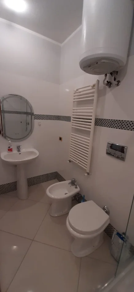 Tirane, jepet me qera Vile 1+1+Ballkon Kati 3, 75 m² 450 € (Kinostudio/Rr.Aleksander i Madh)
