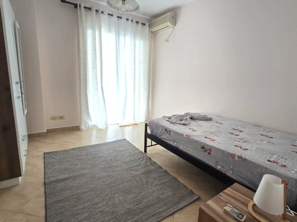 Tirane, jepet me qera apartament 2+1+Ballkon , 100 m² 650 € 