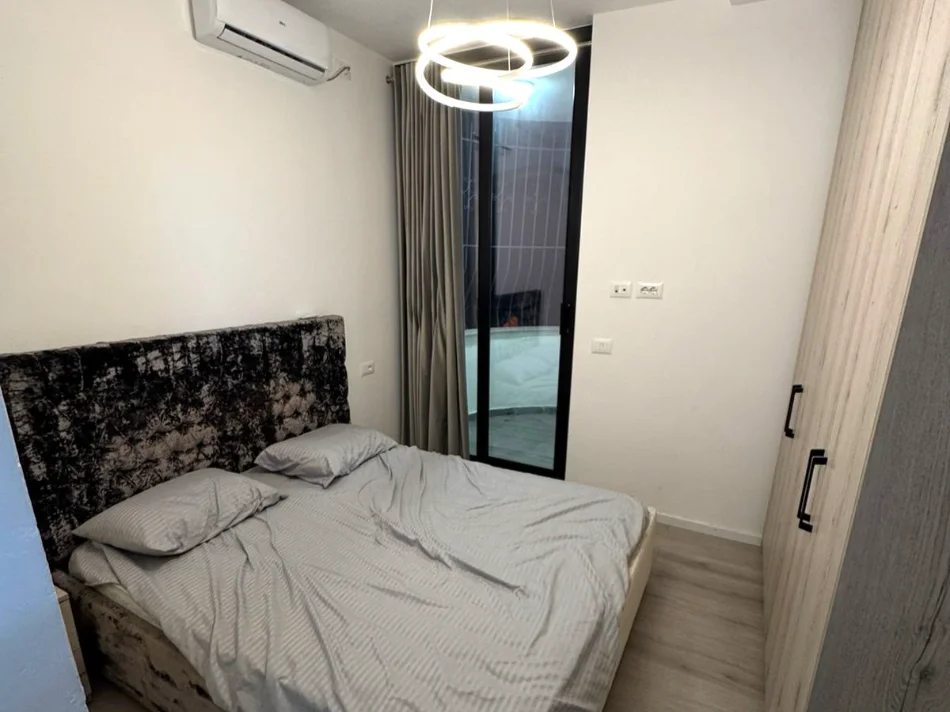Tirane, jepet me qera apartament 1+1 Kati 2, 100 m² 650 € 