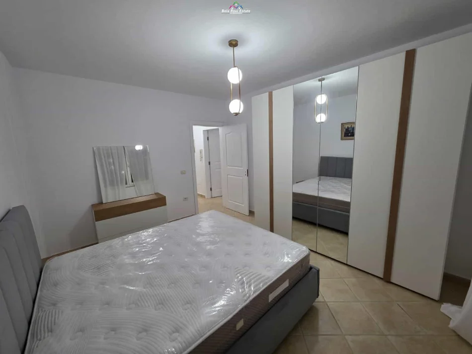 Tirane, jepet me qera apartament 1+1 Kati 4, 65 m² 650 € (Ish Ekspozita, prane Grepi i Arte)
