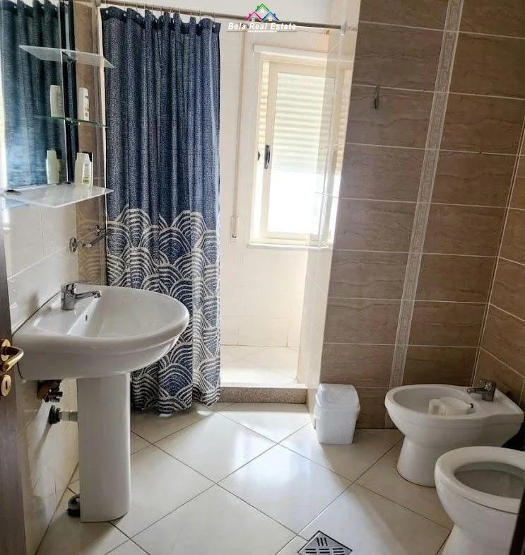 Tirane, jepet me qera apartament 2+1+Ballkon Kati 3, 100 m² 580 € (prane spak)
