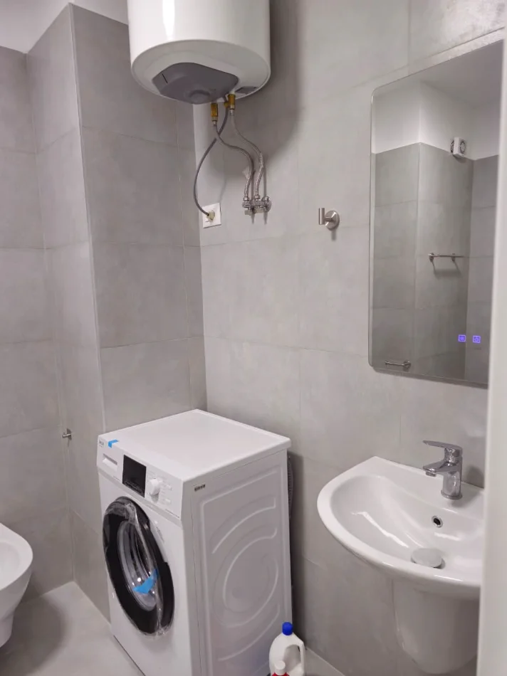 Tirane, jepet me qera apartament 2+1 , 120 m² 1.200 € (Liqeni i Thatë)