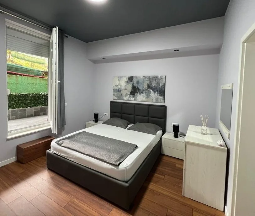 Tirane, jepet me qera apartament 2+1 , 90 m² 650 € 