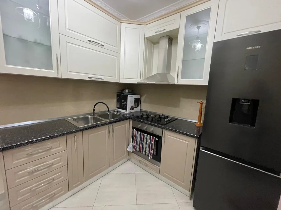 Tirane, jepet me qera apartament 2+1+Ballkon Kati 6, 80 m² 500 € (Bulevardi Migjeni)