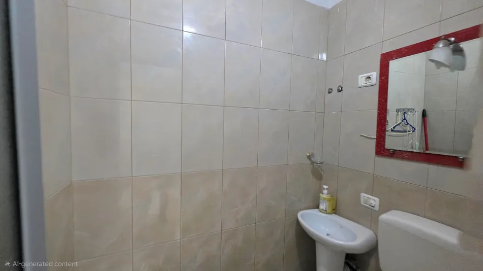 Vlore, jepet me qera dyqan Kati 0, 100 m² 270 € (Kisha Ortodokse, Vlore)