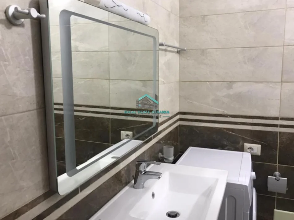 Vlore, jepet me qera apartament 1+1+Ballkon Kati 1, 60 m² 350 € (kuzum baba, vlore)