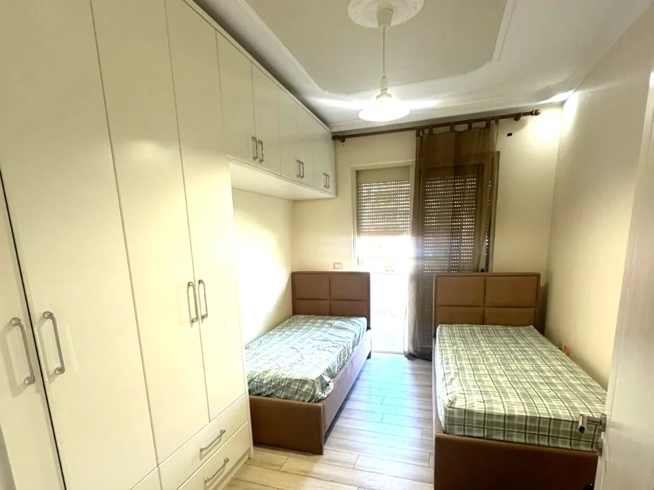 Tirane, jepet me qera apartament 2+1+Ballkon , 110 m² 550 € 