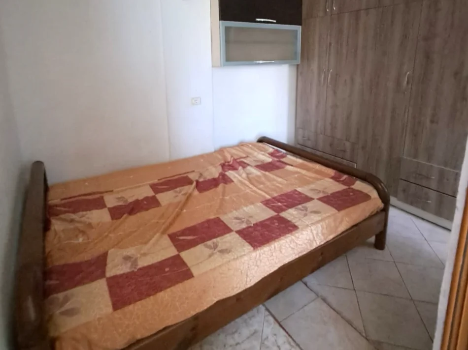 Tirane, jepet me qera shtepi 2+1 Kati 1, 70 m² 300 € 