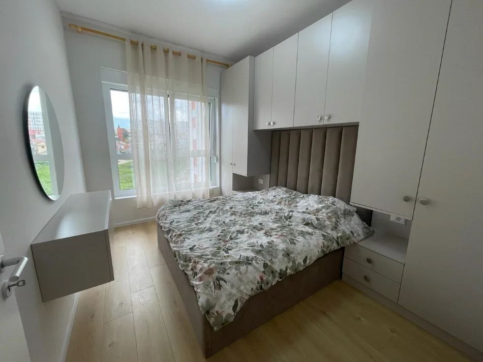 Tirane, jepet me qera apartament 1+1+Ballkon Kati 6, 59 m² 450 € (Kompleksi Kadiu)
