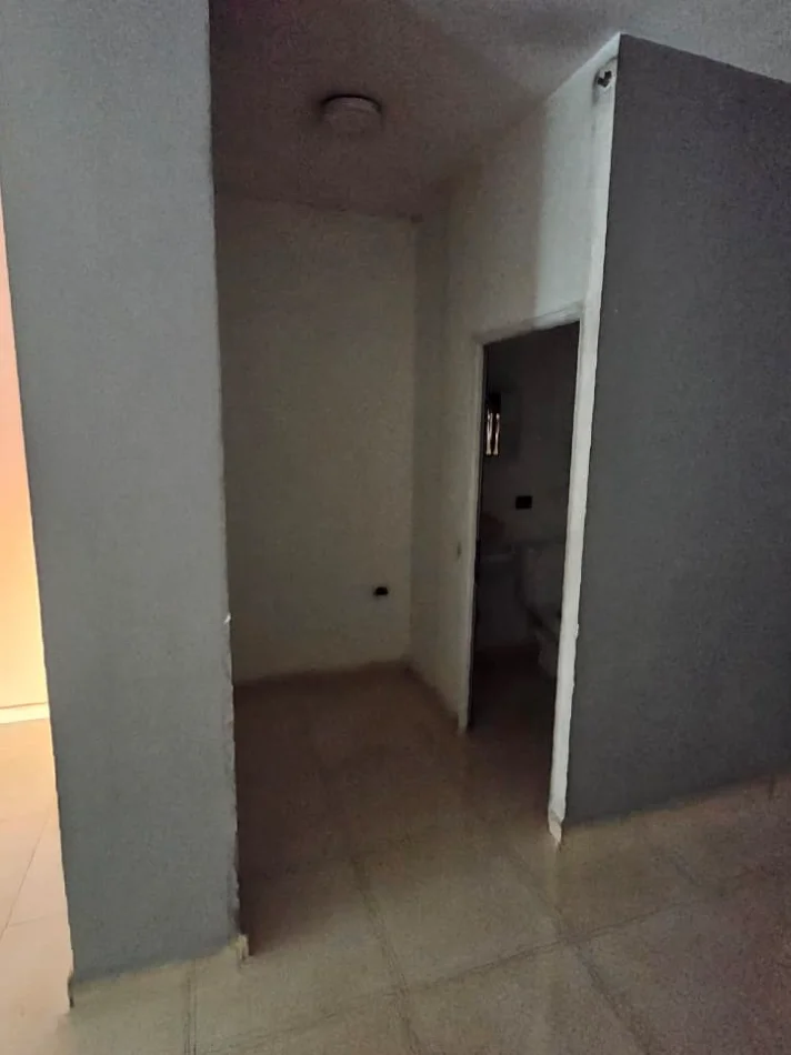 Tirane, jepet me qera ambjent biznesi Kati 0, 33 m² 800 € (Rruga Bardhyl)