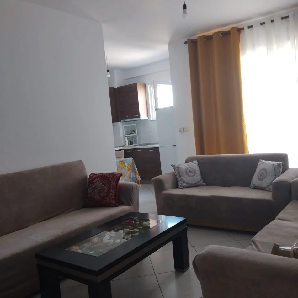 Tirane, jepet me qera apartament 1+1+Ballkon Kati 3, 60 m² 400 € (Astir (Pallati i Ilir Metës))