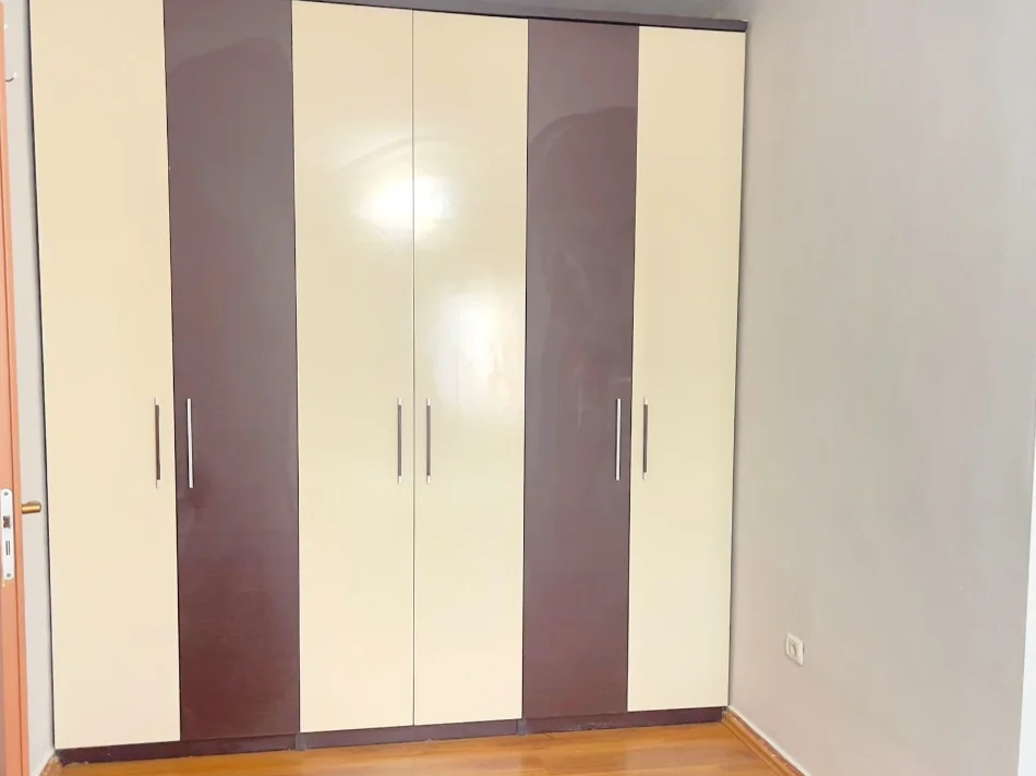 Tirane, jepet me qera apartament 1+1 Kati 4, 82 m² 500 € 