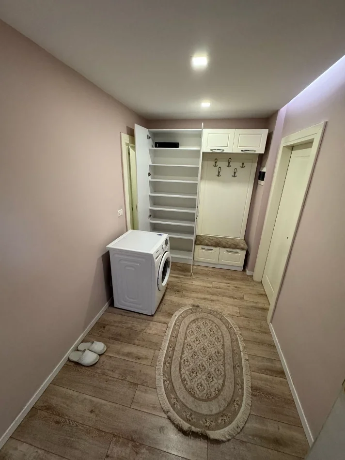 Tirane, jepet me qera apartament 1+1+Ballkon Kati 4, 64 m² 600 € (21 Dhjetori/Rr.Kongresi i Lushnjes)