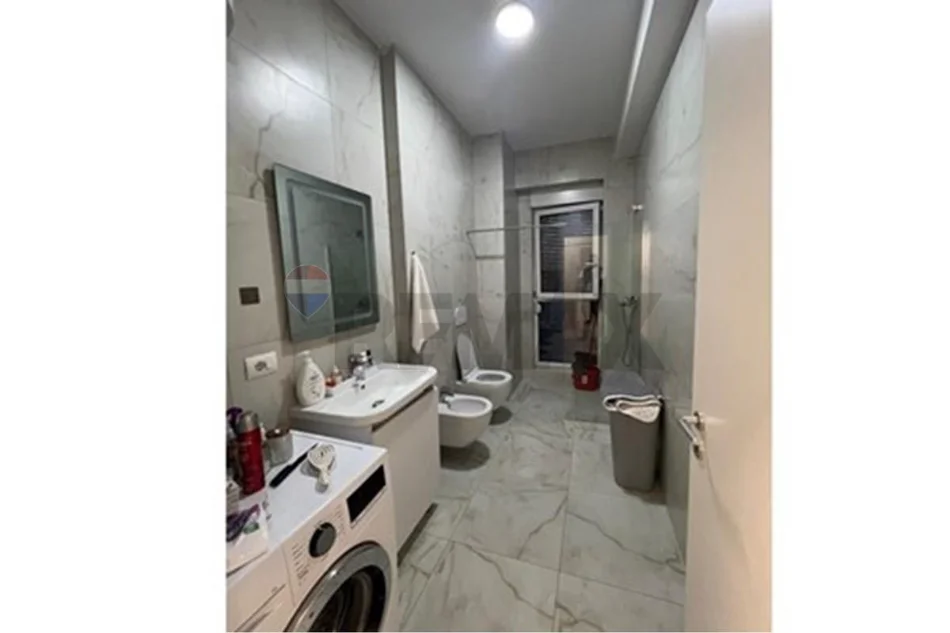 Shqiperi, jepet me qera apartament 2+1+Ballkon Kati 4, 90 m² 650 € (Rruga Jordan Misja)
