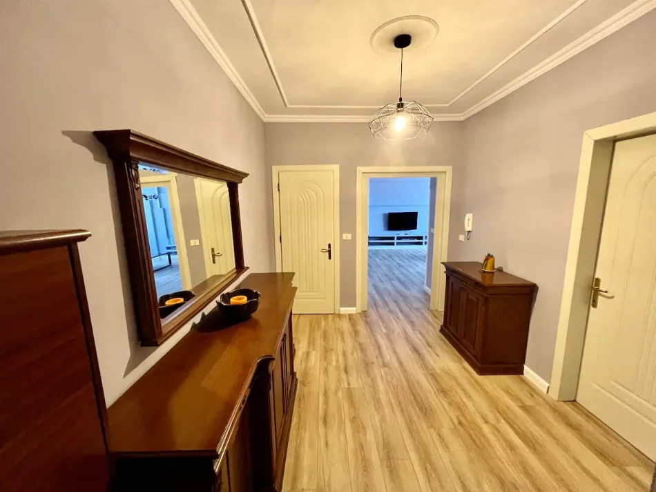Tirane, jepet me qera apartament 2+1 , 120 m² 1.000 € 